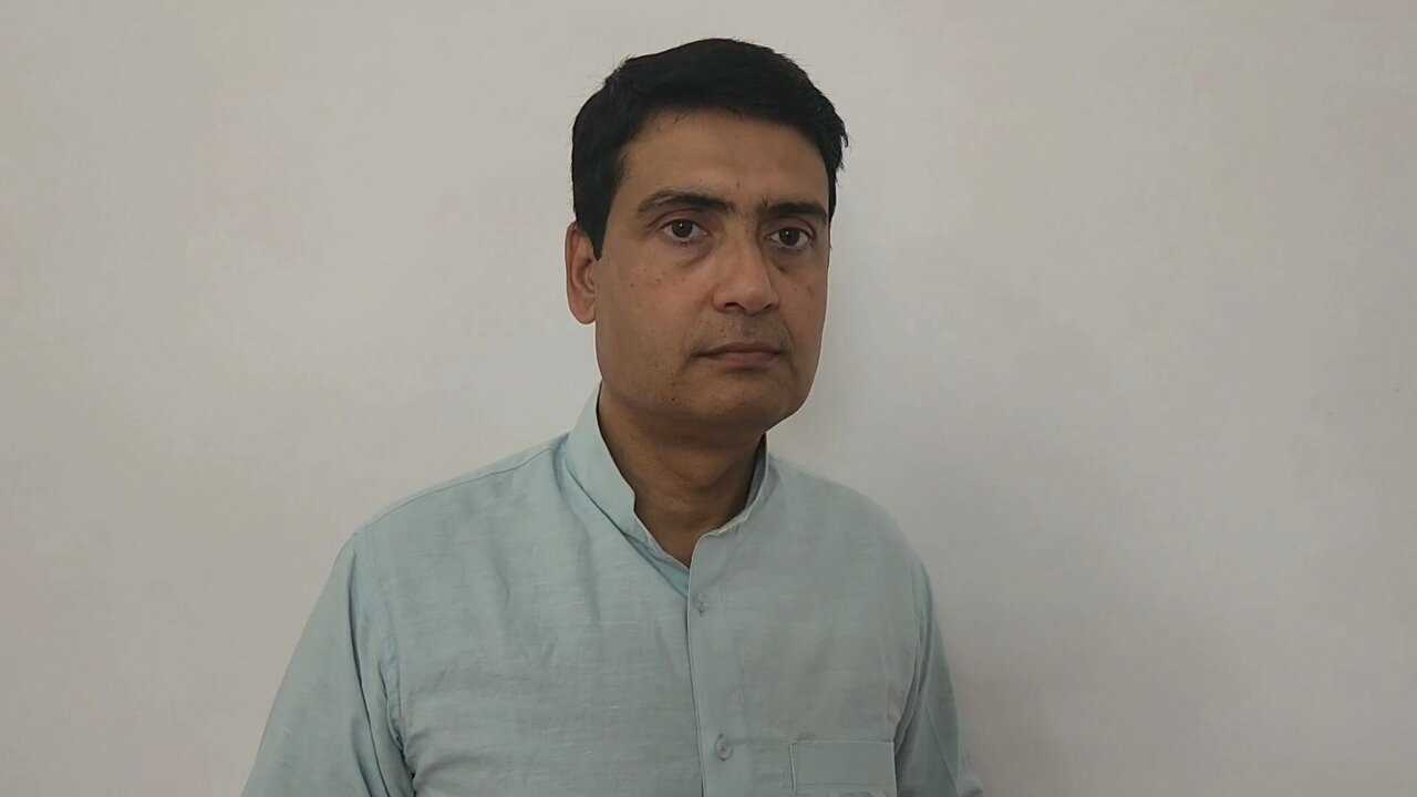 कांग्रेस नेता दीपक सिंह ने कहा, अमेठी से स्मृति ईरानी की वापसी का टिकट बुक हो गया